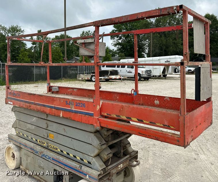 image for item EN3767 2007 SkyJack SJIII 3226 scissor lift