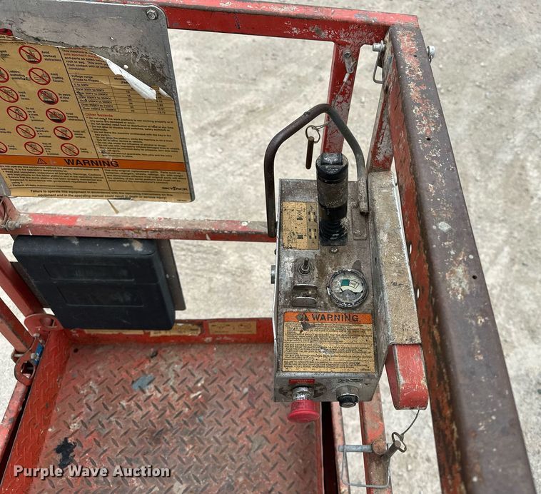 image for item EN3767 2007 SkyJack SJIII 3226 scissor lift