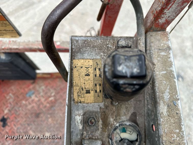 image for item EN3767 2007 SkyJack SJIII 3226 scissor lift