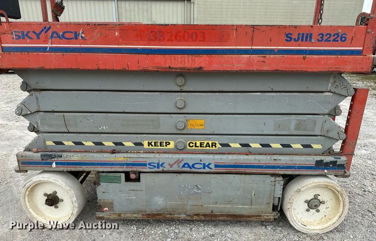 image for item EN3767 2007 SkyJack SJIII 3226 scissor lift