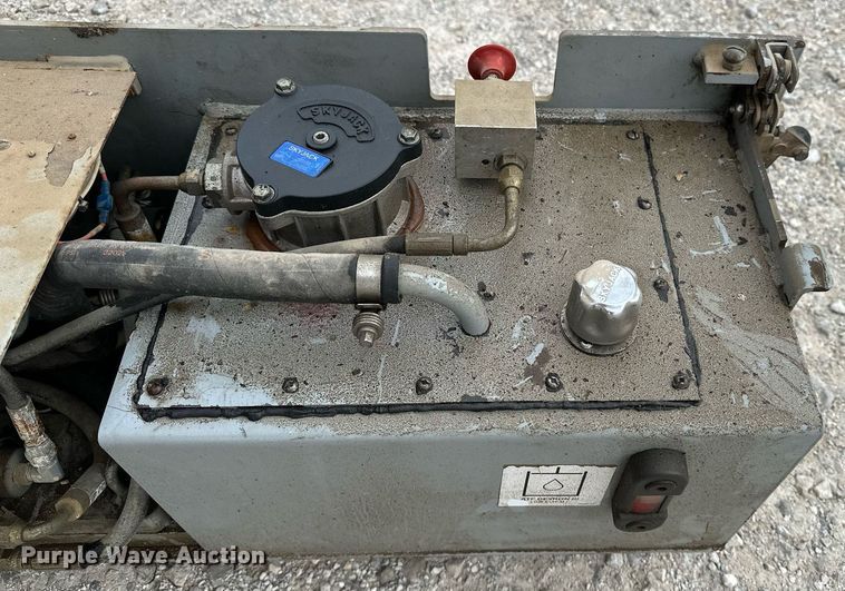 image for item EN3767 2007 SkyJack SJIII 3226 scissor lift