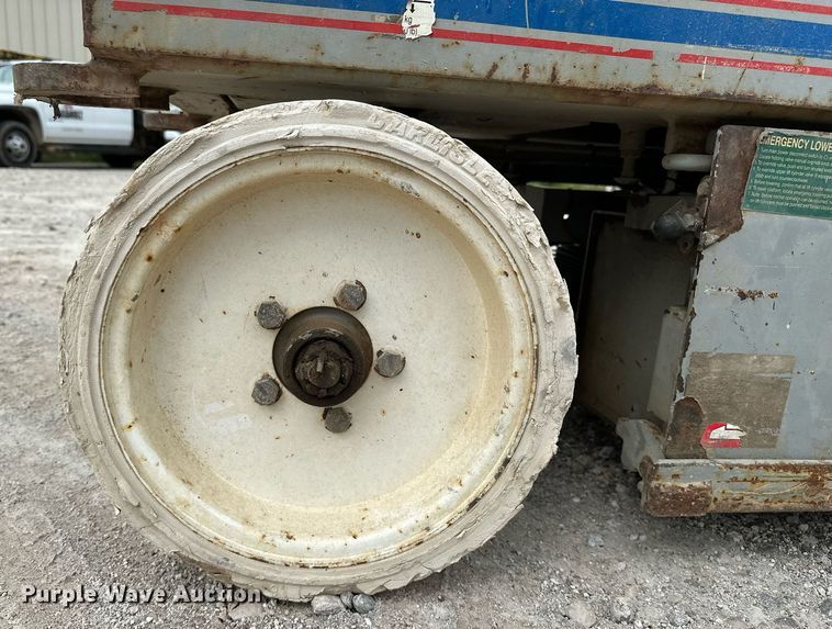 image for item EN3767 2007 SkyJack SJIII 3226 scissor lift