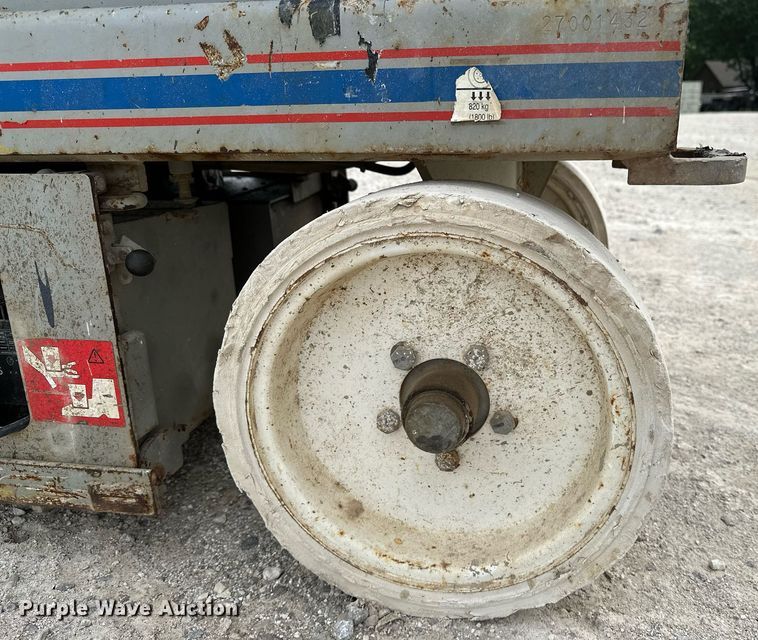 image for item EN3767 2007 SkyJack SJIII 3226 scissor lift