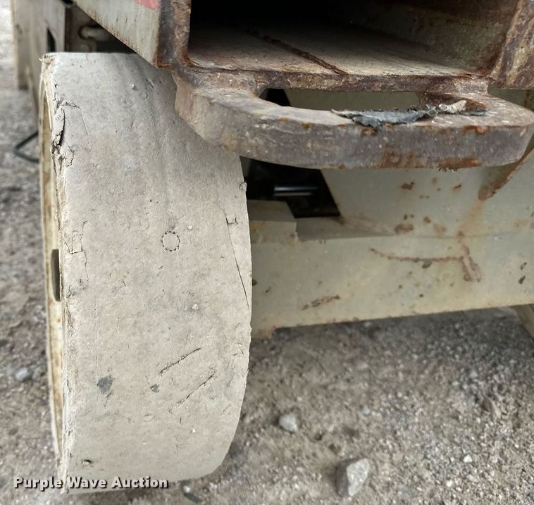 image for item EN3767 2007 SkyJack SJIII 3226 scissor lift