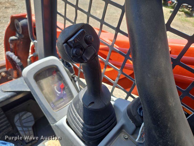 image for item EN3892 Kubota SVL 75-2 tracked skid steer loader