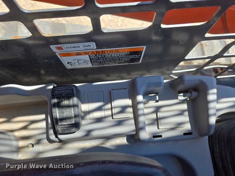 image for item EN3892 Kubota SVL 75-2 tracked skid steer loader