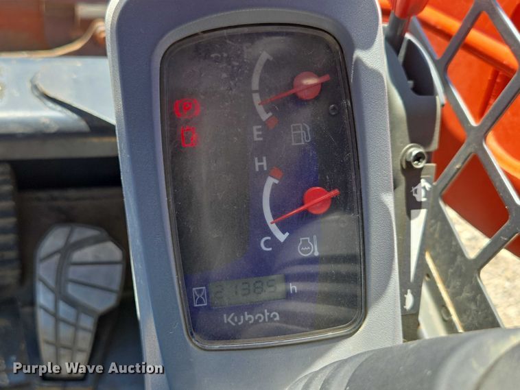 image for item EN3892 Kubota SVL 75-2 tracked skid steer loader