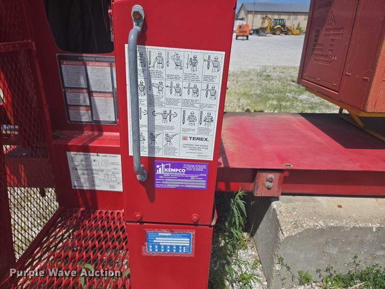 image for item EN3898 Terex-RO TC2863 crane truck bed