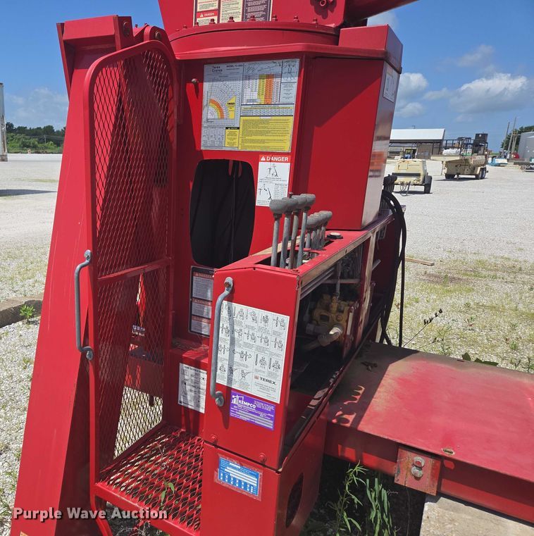 image for item EN3898 Terex-RO TC2863 crane truck bed