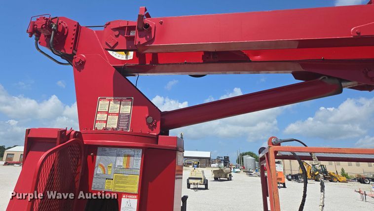 image for item EN3898 Terex-RO TC2863 crane truck bed