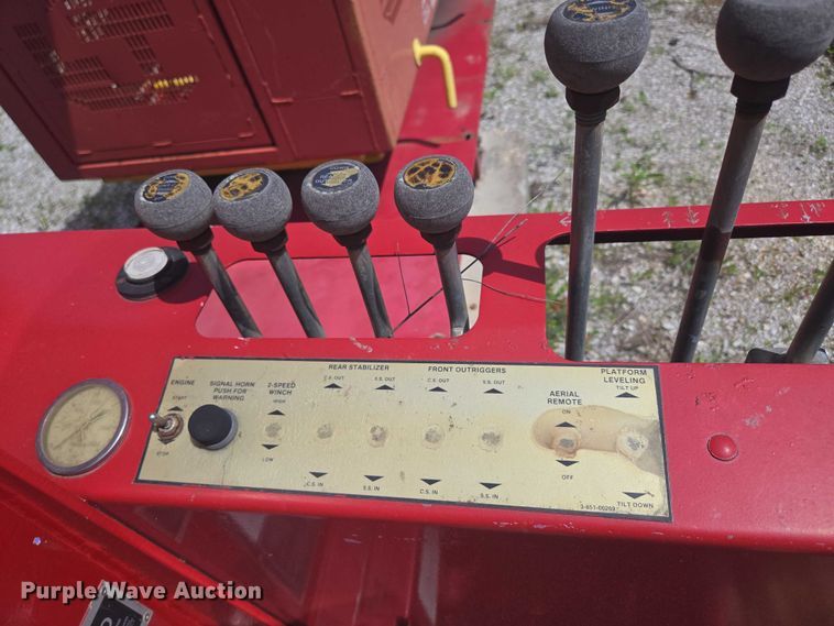 image for item EN3898 Terex-RO TC2863 crane truck bed