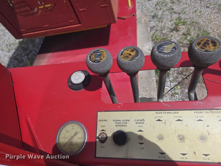 image for item EN3898 Terex-RO TC2863 crane truck bed