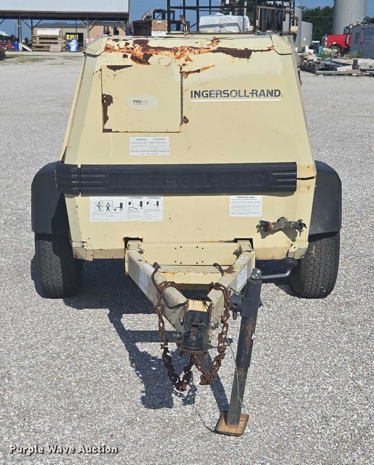 image for item EN3901 1999 Ingersoll Rand P185WD air compressor