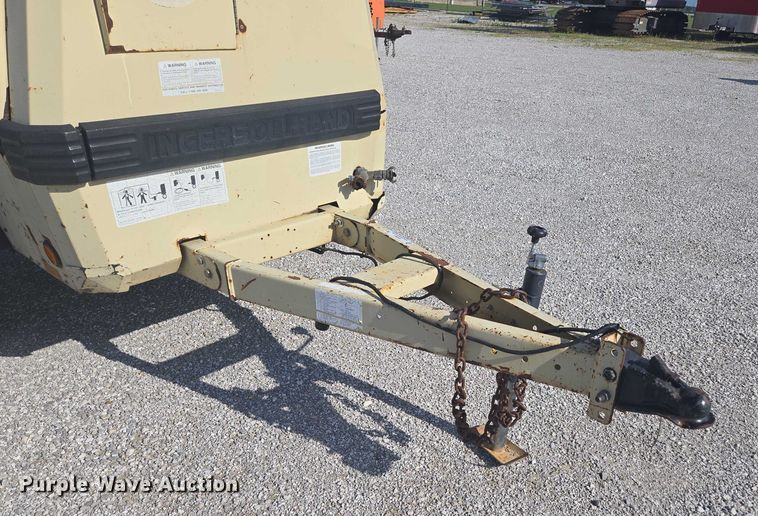 image for item EN3901 1999 Ingersoll Rand P185WD air compressor