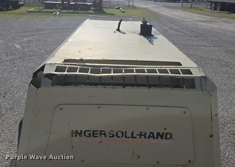 image for item EN3901 1999 Ingersoll Rand P185WD air compressor