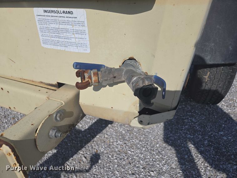 image for item EN3901 1999 Ingersoll Rand P185WD air compressor