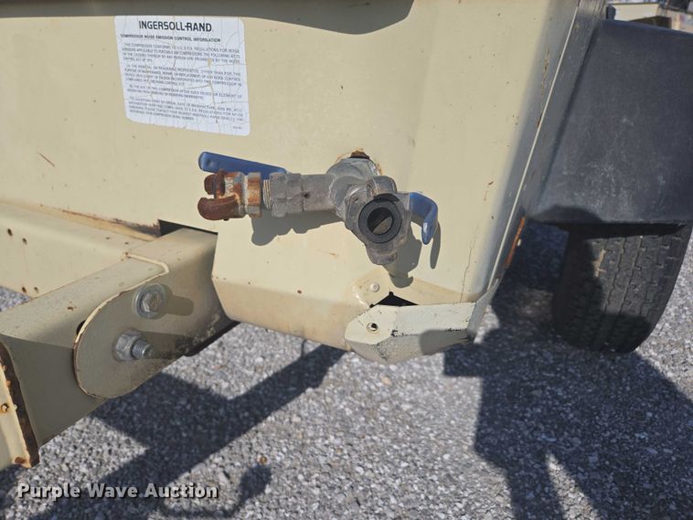 image for item EN3901 1999 Ingersoll Rand P185WD air compressor