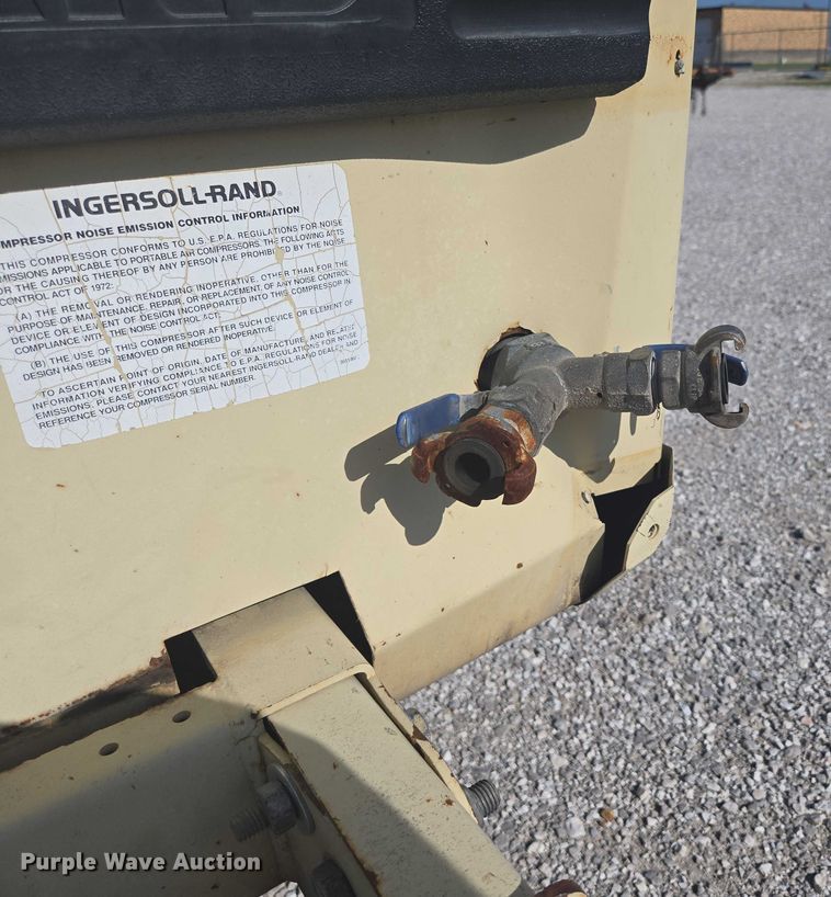 image for item EN3901 1999 Ingersoll Rand P185WD air compressor