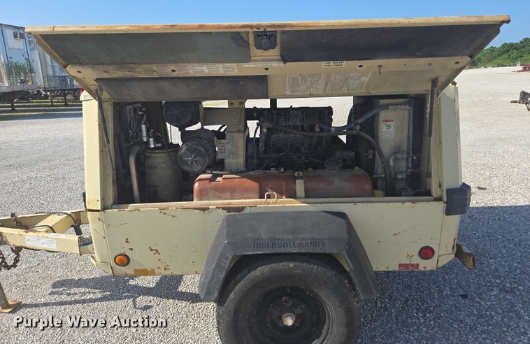 image for item EN3901 1999 Ingersoll Rand P185WD air compressor