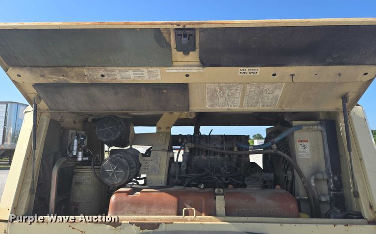 image for item EN3901 1999 Ingersoll Rand P185WD air compressor