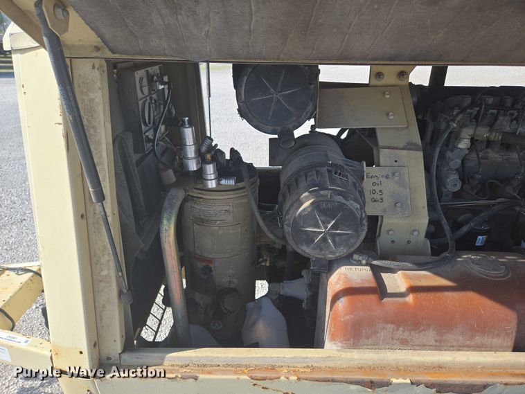 image for item EN3901 1999 Ingersoll Rand P185WD air compressor