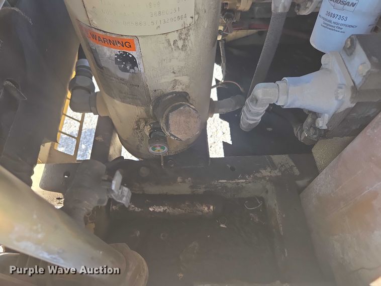 image for item EN3901 1999 Ingersoll Rand P185WD air compressor