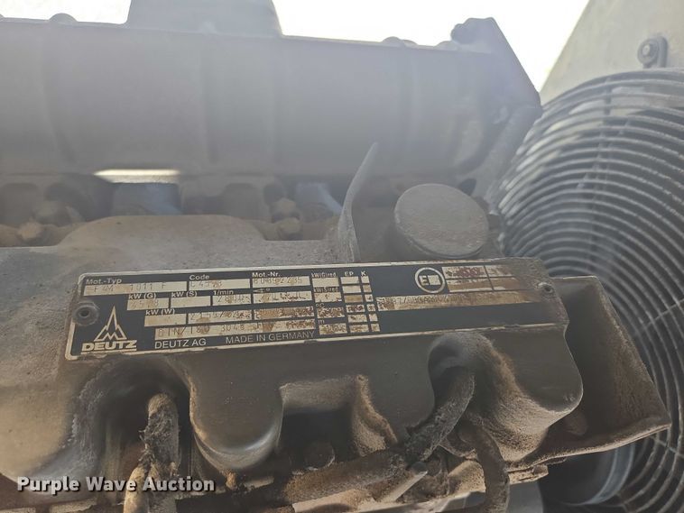 image for item EN3901 1999 Ingersoll Rand P185WD air compressor