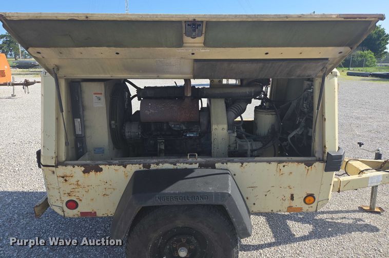 image for item EN3901 1999 Ingersoll Rand P185WD air compressor