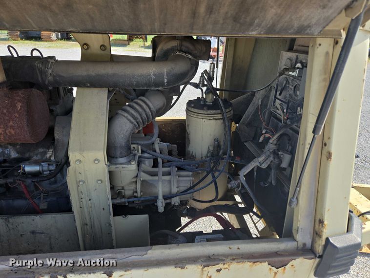 image for item EN3901 1999 Ingersoll Rand P185WD air compressor