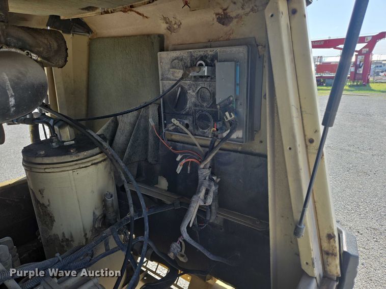 image for item EN3901 1999 Ingersoll Rand P185WD air compressor