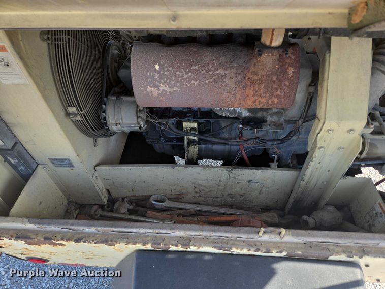 image for item EN3901 1999 Ingersoll Rand P185WD air compressor