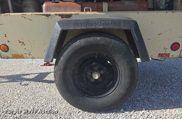 image for item EN3901 1999 Ingersoll Rand P185WD air compressor