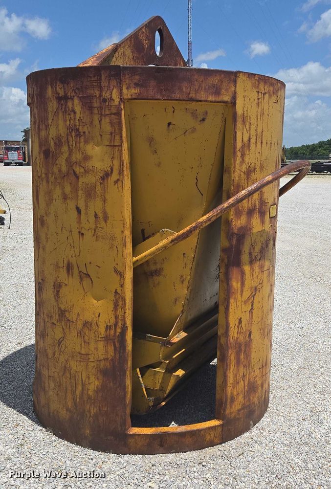 image for item EN3904 (2) Gar-Bro Equipment 460 D concrete buckets