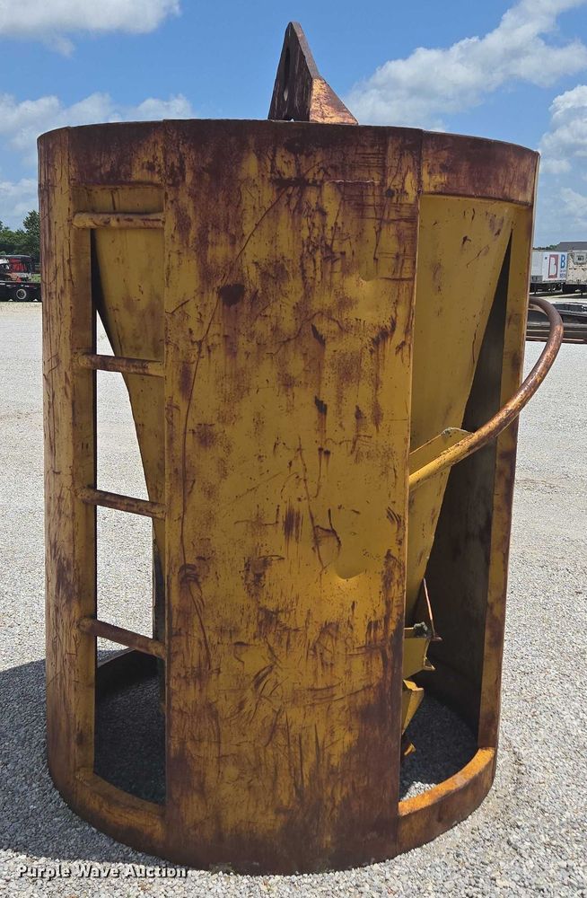 image for item EN3904 (2) Gar-Bro Equipment 460 D concrete buckets