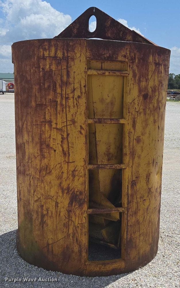 image for item EN3904 (2) Gar-Bro Equipment 460 D concrete buckets