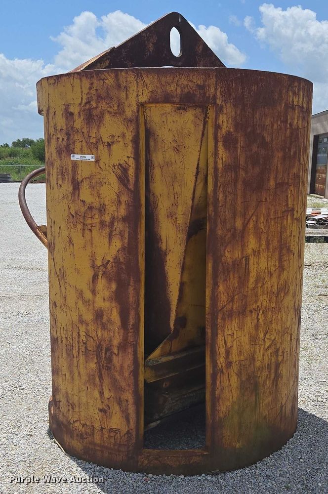 image for item EN3904 (2) Gar-Bro Equipment 460 D concrete buckets