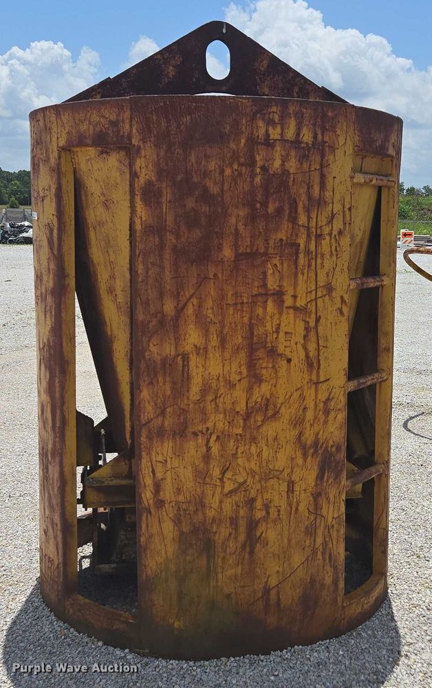 image for item EN3904 (2) Gar-Bro Equipment 460 D concrete buckets