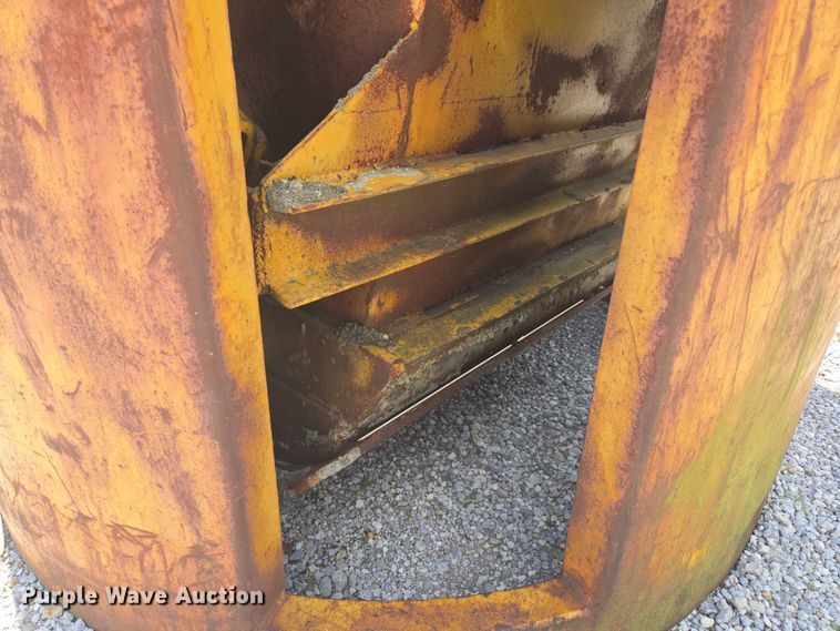 image for item EN3904 (2) Gar-Bro Equipment 460 D concrete buckets