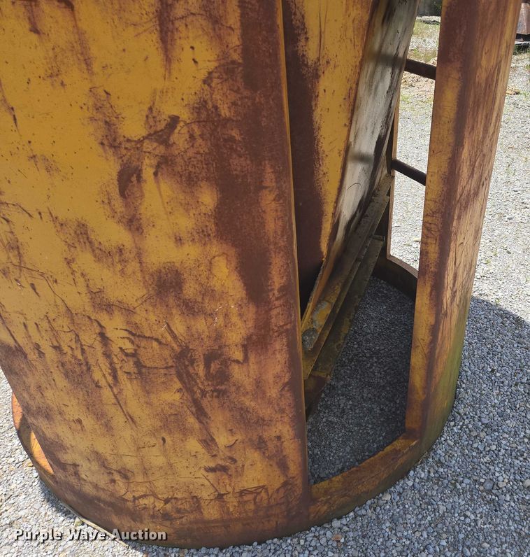 image for item EN3904 (2) Gar-Bro Equipment 460 D concrete buckets