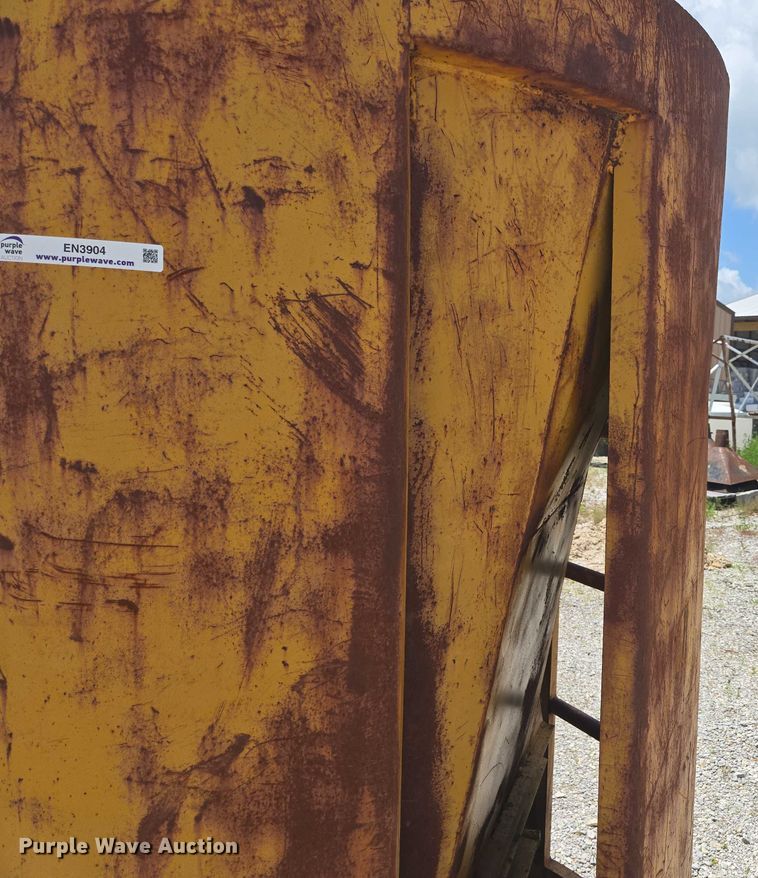 image for item EN3904 (2) Gar-Bro Equipment 460 D concrete buckets