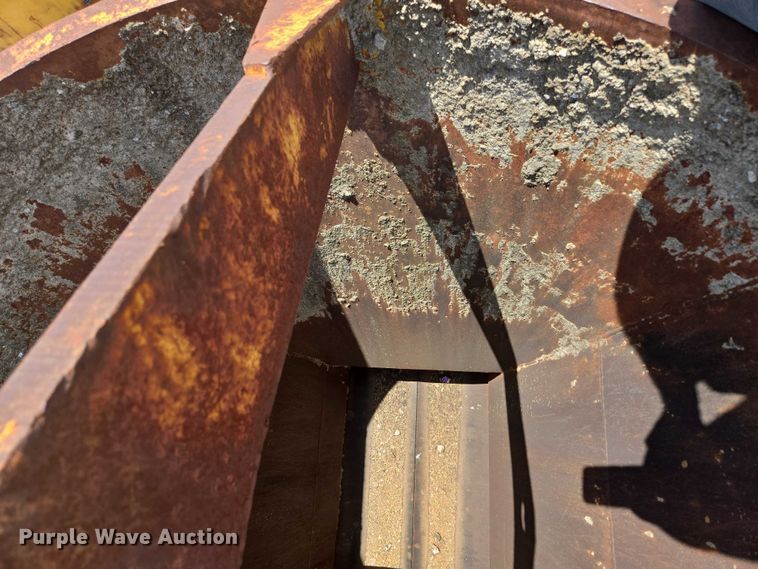 image for item EN3904 (2) Gar-Bro Equipment 460 D concrete buckets