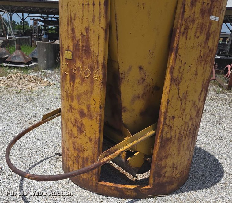 image for item EN3904 (2) Gar-Bro Equipment 460 D concrete buckets