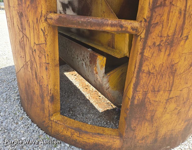 image for item EN3904 (2) Gar-Bro Equipment 460 D concrete buckets