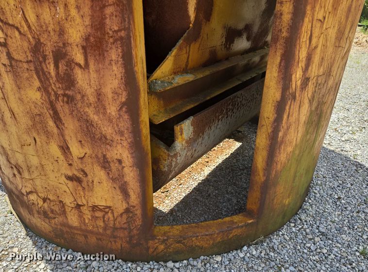 image for item EN3904 (2) Gar-Bro Equipment 460 D concrete buckets