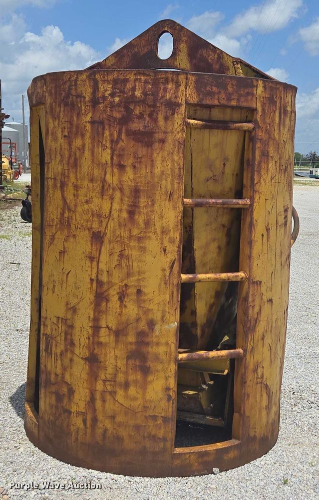 image for item EN3904 (2) Gar-Bro Equipment 460 D concrete buckets