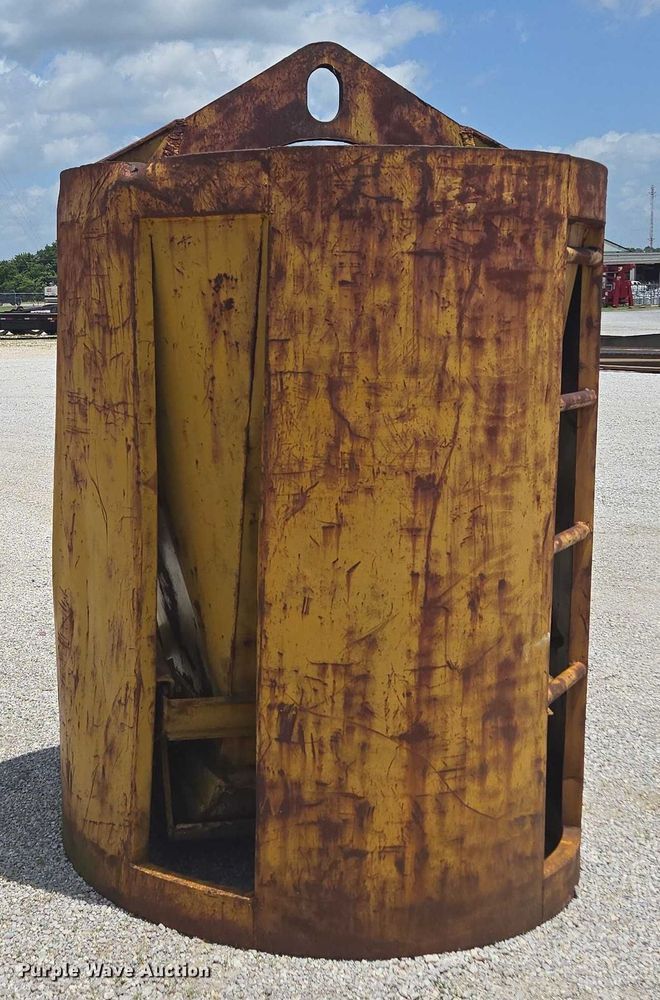 image for item EN3904 (2) Gar-Bro Equipment 460 D concrete buckets