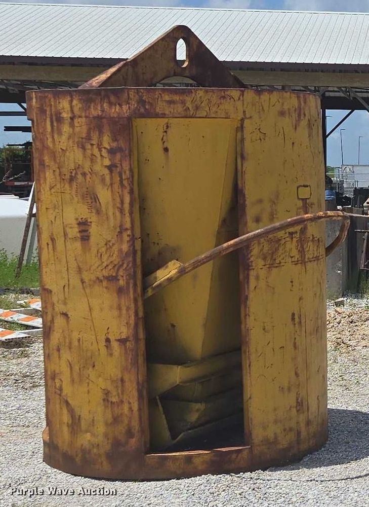 image for item EN3904 (2) Gar-Bro Equipment 460 D concrete buckets