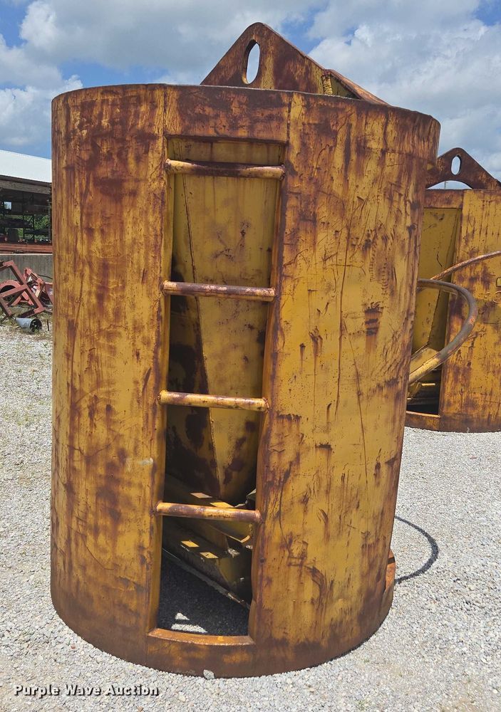 image for item EN3904 (2) Gar-Bro Equipment 460 D concrete buckets