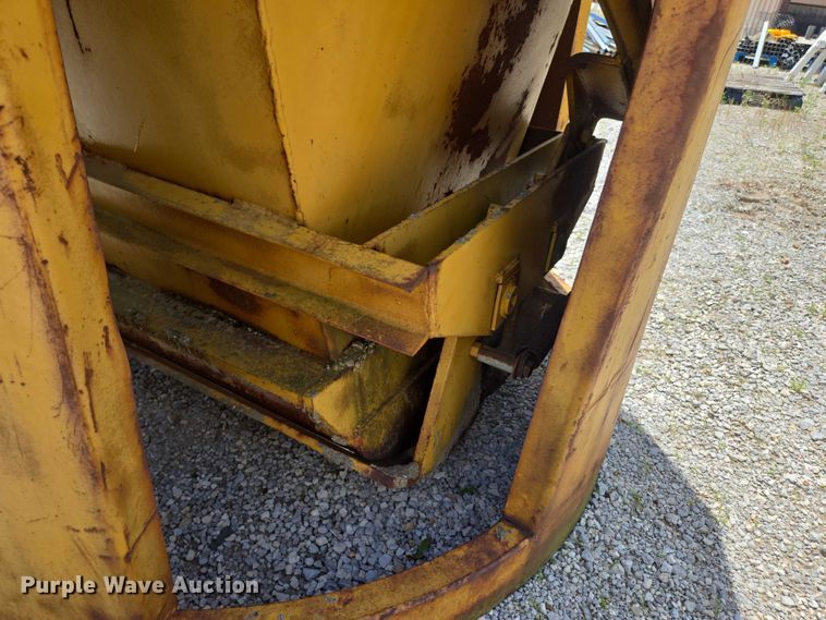 image for item EN3904 (2) Gar-Bro Equipment 460 D concrete buckets