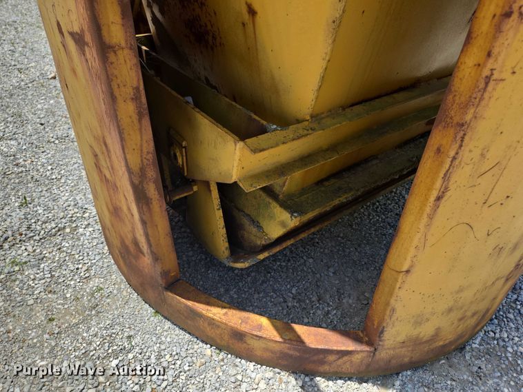 image for item EN3904 (2) Gar-Bro Equipment 460 D concrete buckets